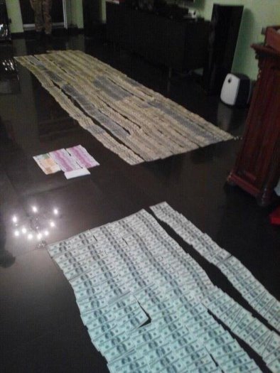 У судді Швеця знайшли сотні тисяч доларів та угорський паспорт. ФОТО. ВІДЕО