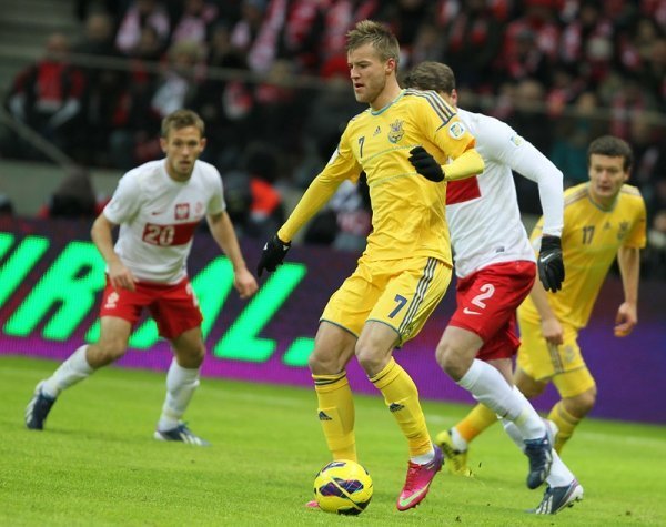 З м'ячем Андрій Ярмоленко