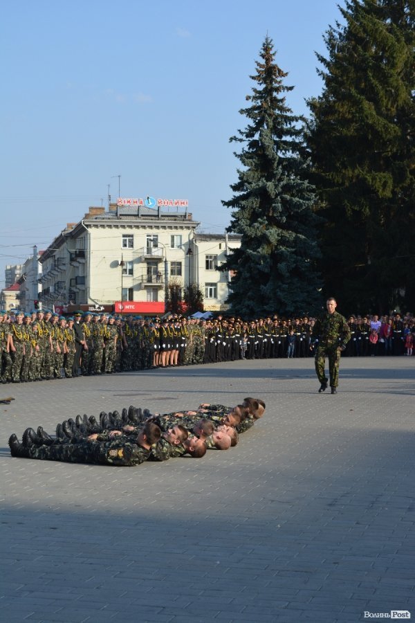 Ліцеїсти-першокурсики отримали погони та нове звання. ФОТО