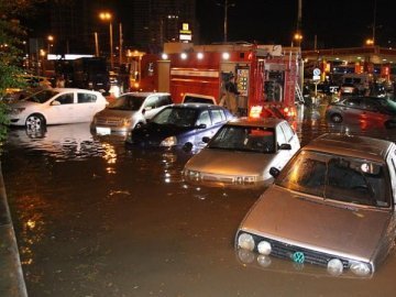 В Росії місто потерпає від сильної зливи. ФОТО. ВІДЕО