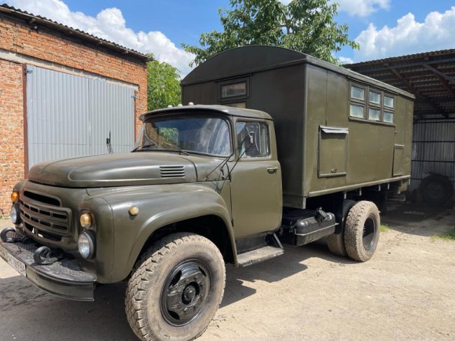 Комунальники з Волині передали військовим автомобіль-майстерню. ФОТО