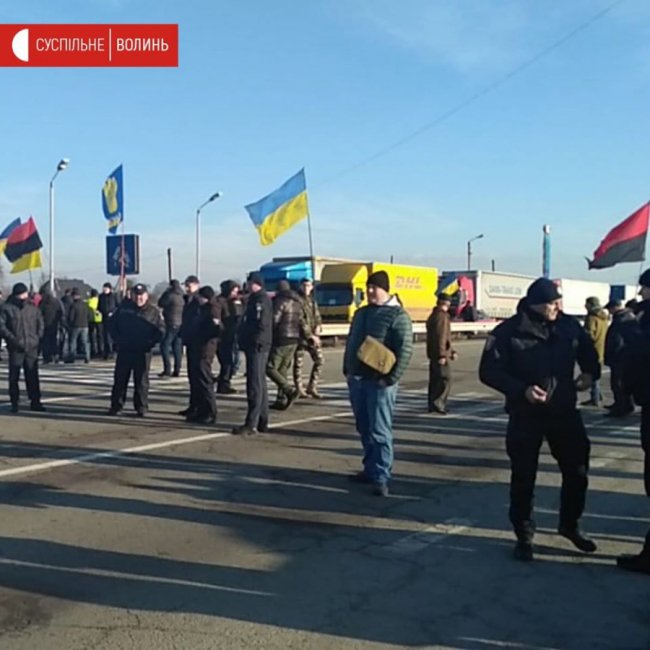 Волинські фермери перекрили трасу до «Ягодина». ФОТО