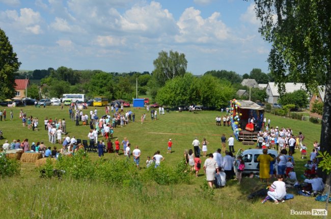 Новий майданчик і перше велике гуляння: в Оздові біля Луцька відсвяткували День села. ФОТО