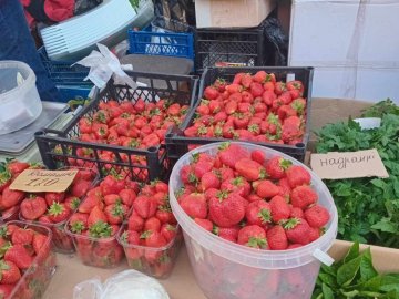 Скільки коштує домашня полуниця на ринках Луцька