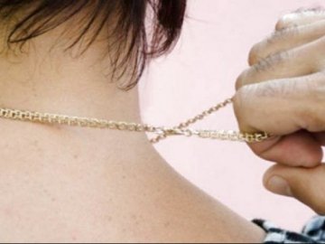 16-річний лучанин посеред вулиці зривав з жінок золоті прикраси