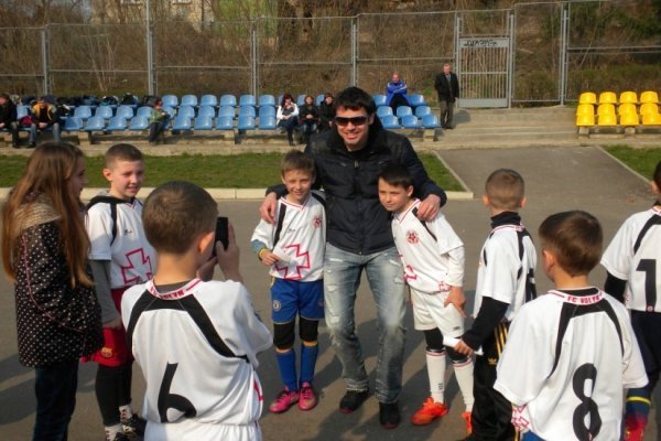 У Луцьку македонець нагородив юних «зірок» футболу. ФОТО
