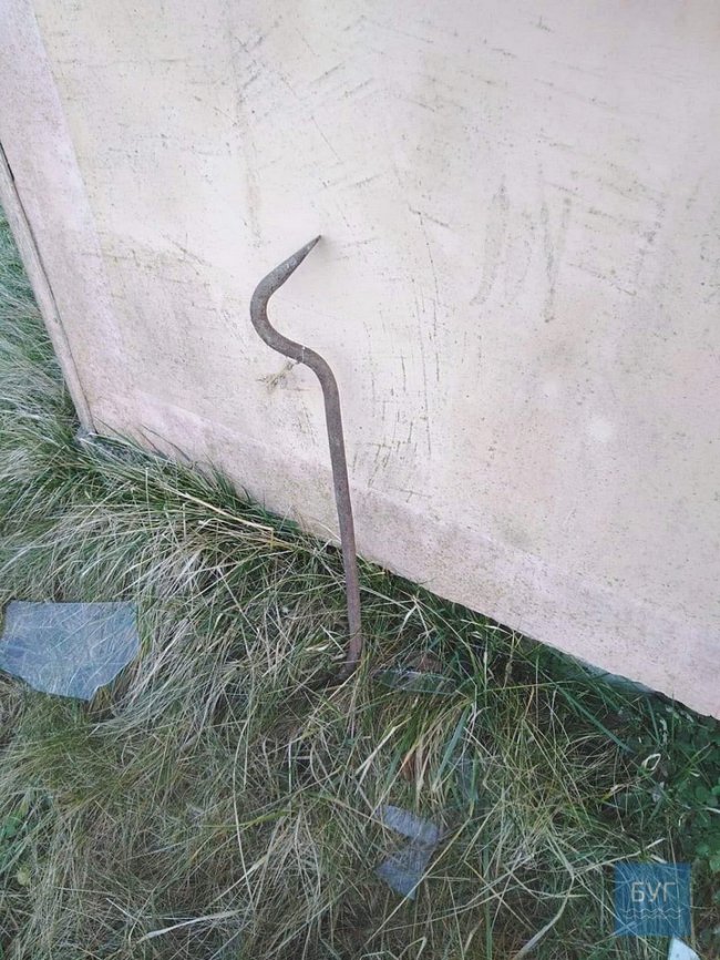 На місці злочину знайшли лом та сумку: у селі на Волині обікрали будинок