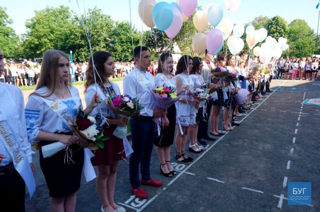 Останній дзвоник у Володимирі. ФОТО