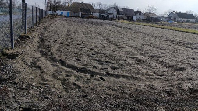 Поле, де через підтоплення мешканка села Любитів Людмила Олькевич буде викопувати водойму. 