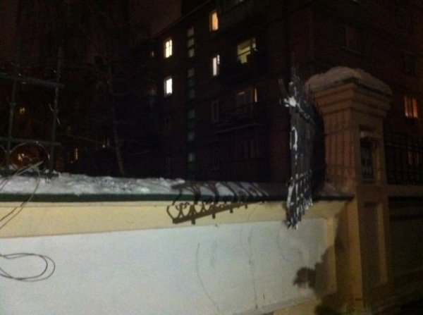 Фото розгромленого офісу