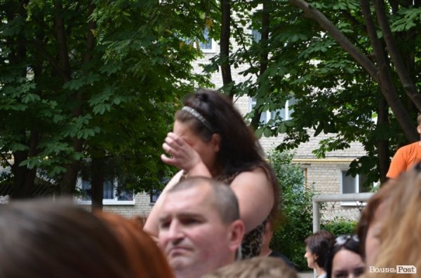 З будинку, що обвалився, виселяють людей