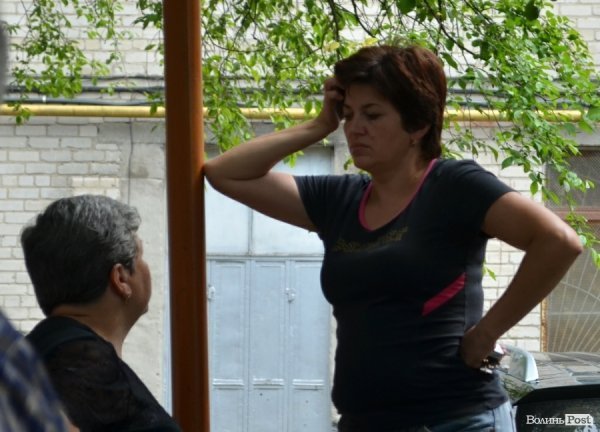 З будинку, що обвалився, виселяють людей