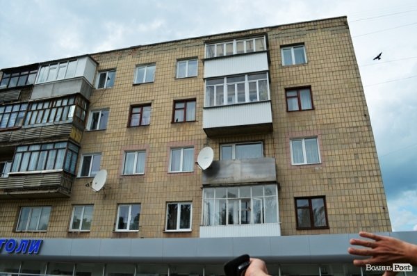 З будинку, що обвалився, виселяють людей