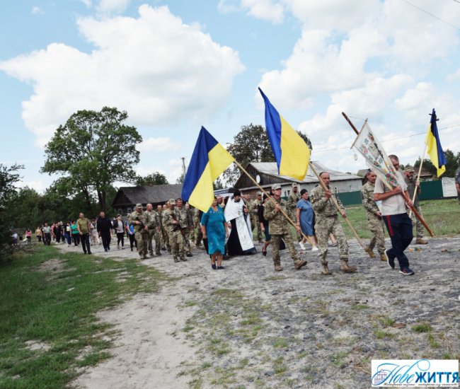 На Волині попрощалися з Героєм Миколою Комяком, який загинув на Харківщині. ФОТО