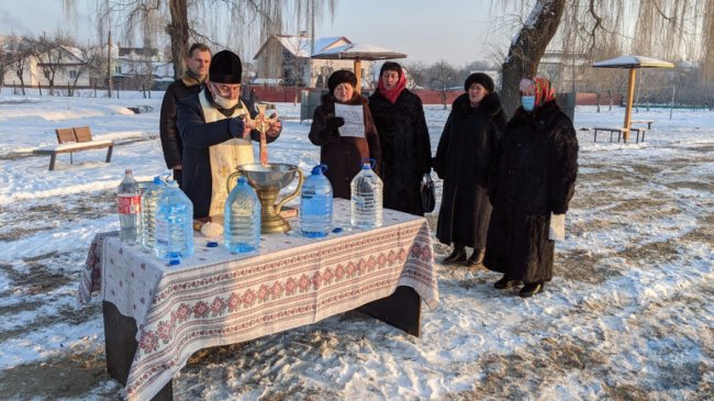 Як у Володимирі-Волинському освячували воду у річці. ФОТО