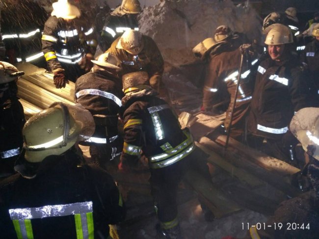 У Харкові на людей обвалився дах торговельного павільйону. ФОТО. ВІДЕО