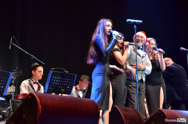 Новорічні хіти та казкова енергетика: як лучан розважали LeoBand Orchestra. ФОТОРЕПОРТАЖ