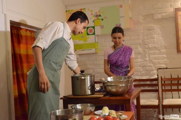 У Луцьку Любко Дереш готував ведичну їжу.ФОТО
