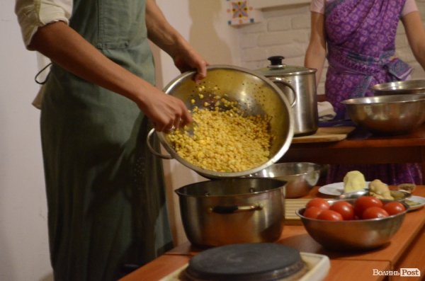 У Луцьку Любко Дереш готував ведичну їжу.ФОТО