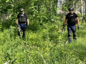 Волинські піротехніки продовжують розміновувати Донеччину. ФОТО