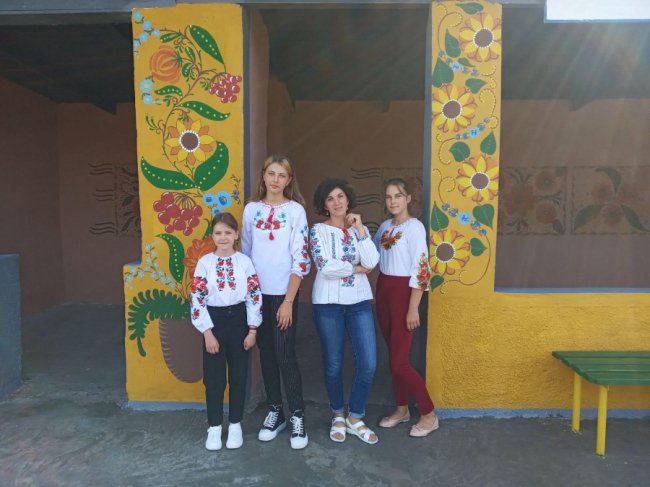 Волинські школярі популяризують петриківський розпис. ФОТО