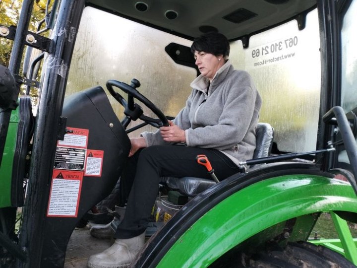 «Відпочивати не можна, бо війною заслабію», - волинянка, яка веде господарство поки чоловік воює. ВІДЕО