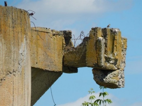 Ковельські піщані злодії «відкопали» очисні споруди колишнього заводу. ФОТО