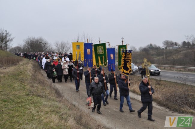 Під музику оркестру, з фотозоною та співами: як у Жидичині святкували Водохреще. ФОТО