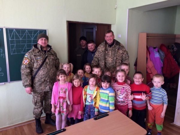 Молитва під кулями, - капелан розповів про поїздку на Схід