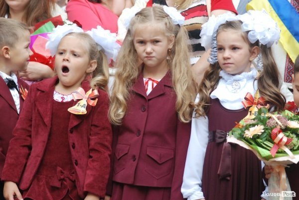 Перший дзвоник у  «найкращій луцькій школі». ФОТО