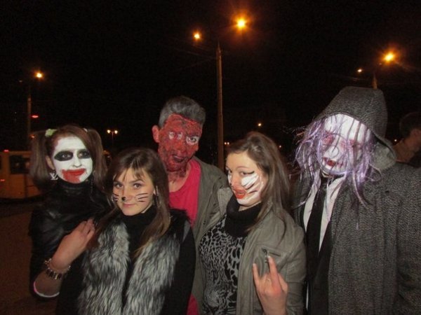 Хелловін у Луцьку: Ку-Клукс-Клан, мерці та тварини. ФОТО