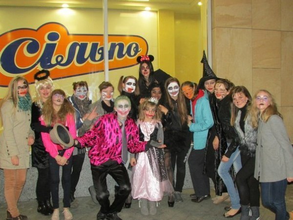 Хелловін у Луцьку: Ку-Клукс-Клан, мерці та тварини. ФОТО