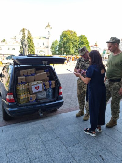 Волинським воїнам передали позашляховик. ФОТО