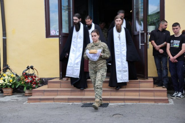 Лучани віддали останню шану Герою Віталію Колеснику