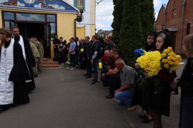 Лучани віддали останню шану Герою Віталію Колеснику