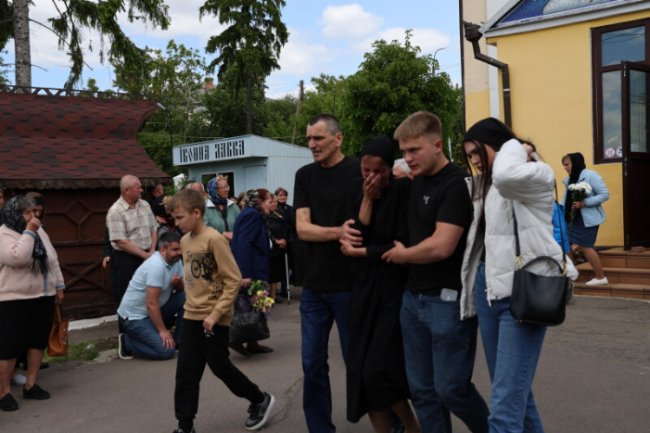 Лучани віддали останню шану Герою Віталію Колеснику