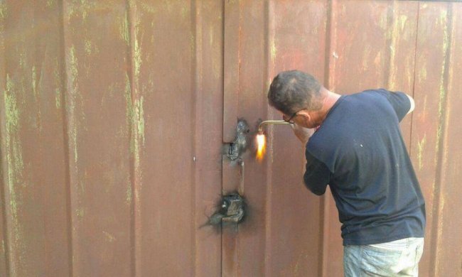 У Луцьку знесли «незаконні» гаражі