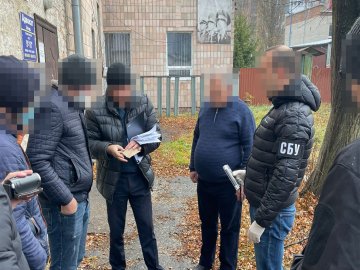 Посадовця Держгеокадастру на Волині спіймали на хабарі. ФОТО