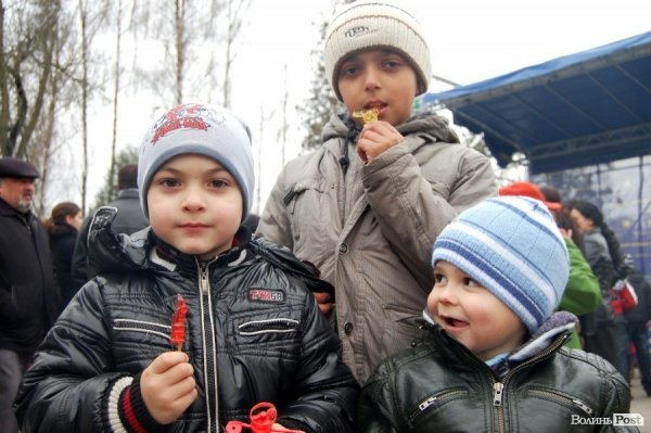 У центрі Луцька гуляли цигани. ФОТО