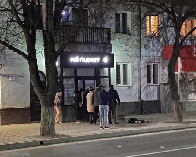 У волинському місті з балкону третього поверху випав чоловік