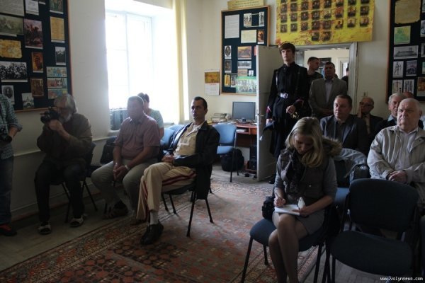 Луцькому музею передали унікальну «монархічну» картину. ФОТО