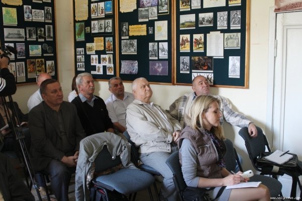 Луцькому музею передали унікальну «монархічну» картину. ФОТО