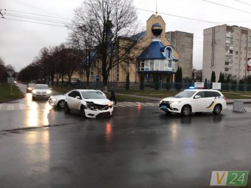 У Луцьку легковик врізався в автобус 