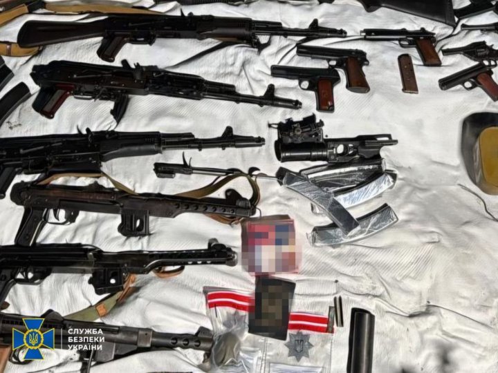 В Україні затримали банду, яка хотіла продати рекордну партію трофейної зброї