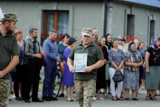 На Волині поховали захисника, який помер на бойових позиціях від серцевого нападу 