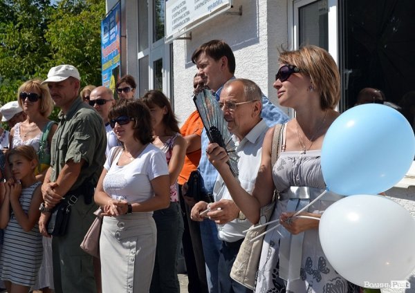 Фірма «Вікно Центр» у своє десятиріччя влаштувала розіграш подарунків. ФОТО*