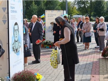 Банери з портретами загиблих Героїв встановлять на площі у Володимирі