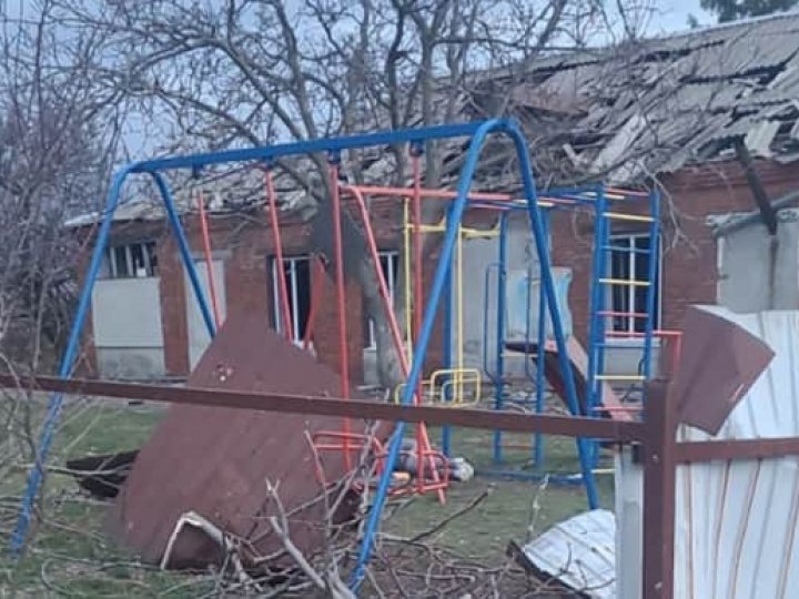 Росіяни поцілили бомбою в сім'ю на дитмайданчику: загинули 3-річна дівчинка з матір'ю