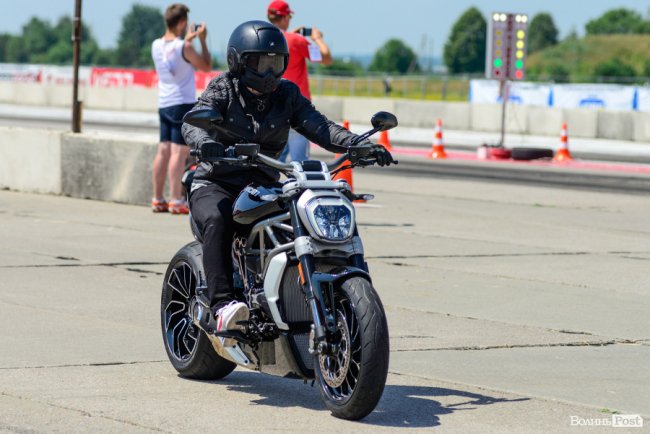 У Луцьку стартували видовищні змагання дрег-рейсерів. ФОТО