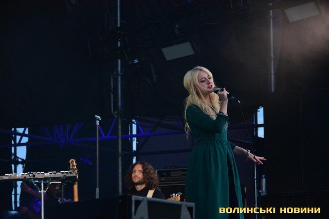 Відома співачка розплакалась на сцені «Бандерштату»